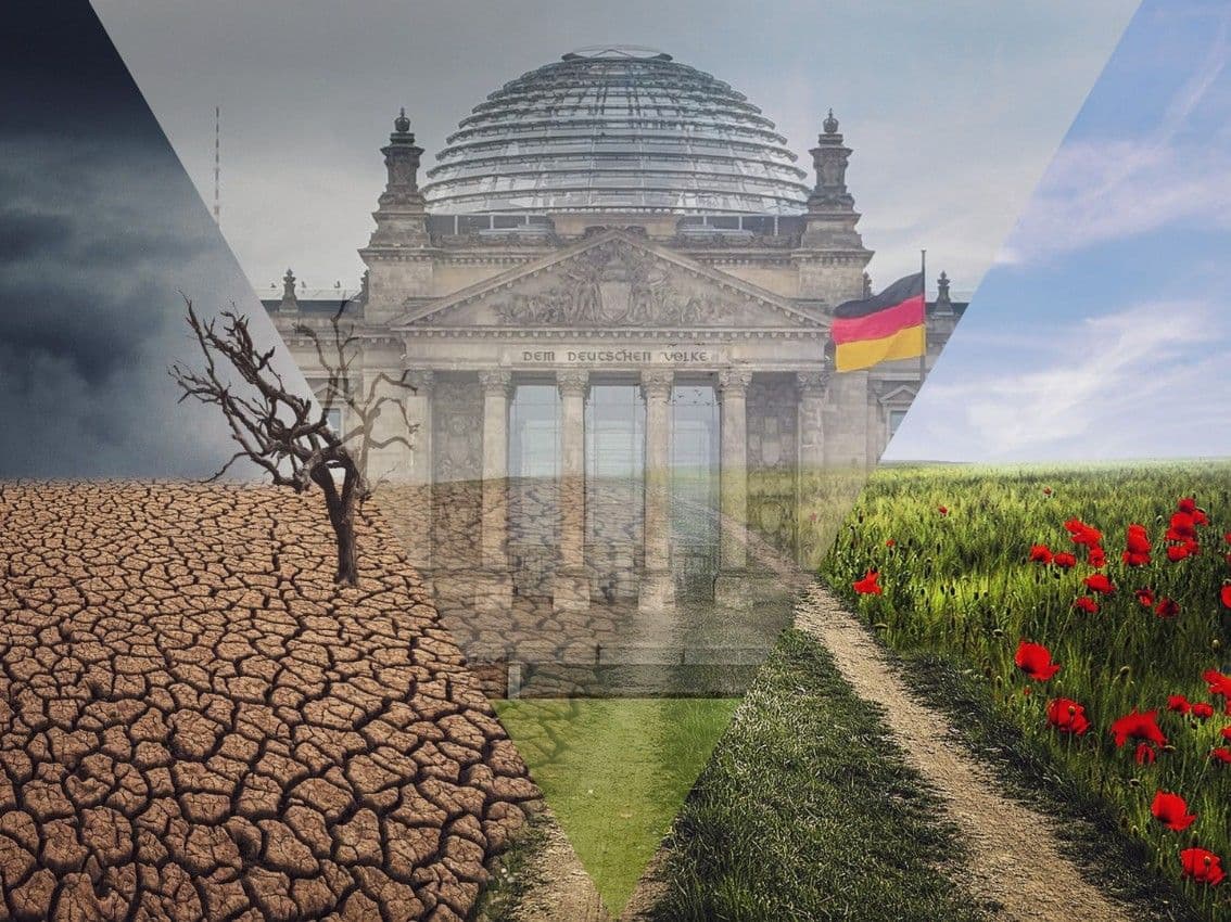 Fotocollage mit einem verdorrten und blühenden Feld, in der Mitte der das Gebäude des Bundestags.